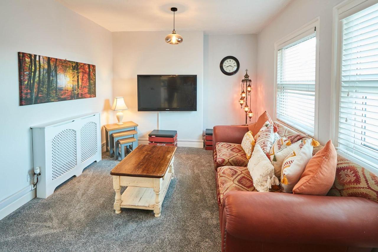 Host & - Seas The Day Apartment